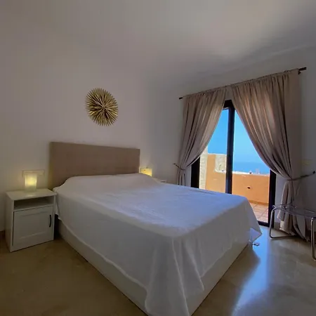 2 Bedrooms Sea View In La Duquesa